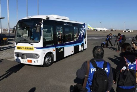 东京羽田国际机场测试无人驾驶接驳巴士！
