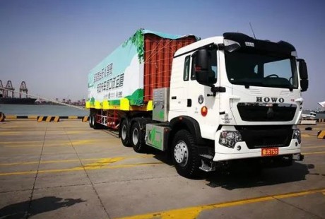 国内首批无人驾驶电动集卡正式批量投入天津港运营