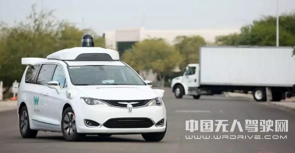 “差生”特斯拉和“头牌”Waymo，做自动驾驶有什么不同？