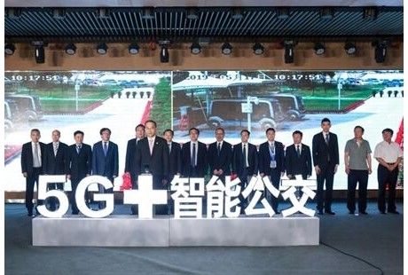 中国移动携手宇通开通全球首条5G无人驾驶公交线路