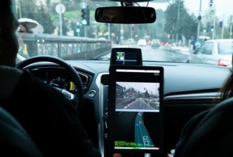 英特尔全力押注自动驾驶出租车业务