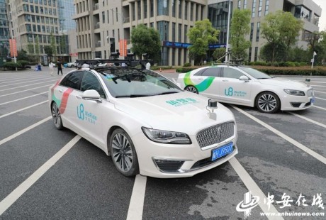 记者体验“安庆造”无人驾驶汽车平稳且舒适 过路口很“冷静”