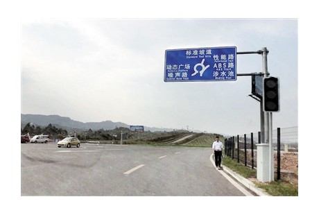 重庆路测自动驾驶汽车 包含重庆特色路段
