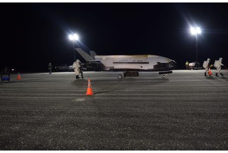 连飞780天再创纪录：美无人驾驶太空战机返回地球