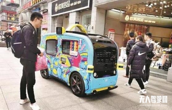 招手即停，无人驾驶售货小车驶上武汉街头