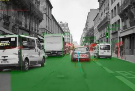 英特尔官方展示Mobileye自动驾驶汽车第一视角