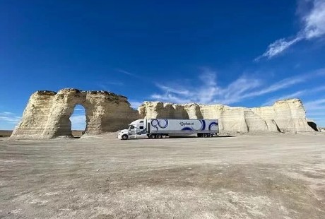 自动驾驶集装箱大货车首次成功横穿美国，从西到东4500多公里