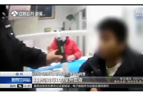 徐州男子醉驾居然睡着了 车辆“无人驾驶”滑行数百米