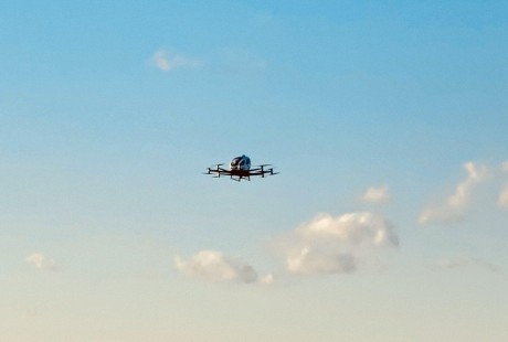 亿航智能自动驾驶“空中的士”在美首飞 获得FAA飞行许可