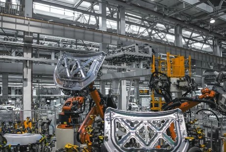 听说过自动驾驶汽车，但未必了解制造自动驾驶车的工厂有多智能？