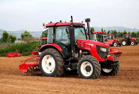 “东方红”无人驾驶拖拉机实现农业全场景无人化作业