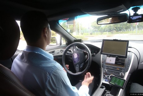 自动驾驶出租车乘坐体验：司机彻底沦为摆设
