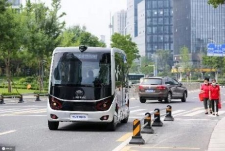 5G无人驾驶公交车运行满一年 超2万人次免费搭乘