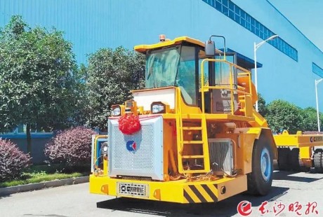国内首台无人驾驶铁水运输车在宁乡下线