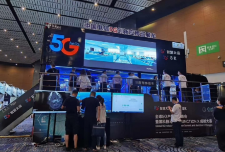 5G无人驾驶车+5G巡展车炫酷5G体验亮相全球5G产业创新峰会