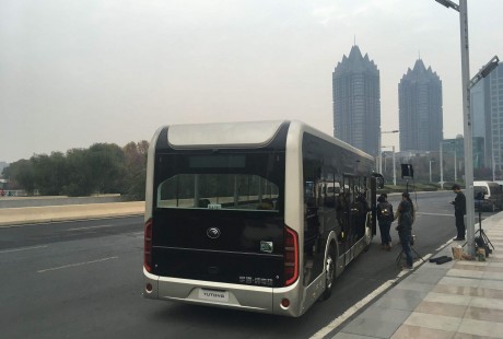 郑州无人驾驶公交车又解锁了新技能 将会让绿灯延长数秒