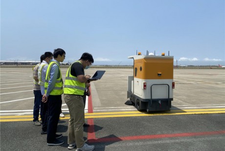 从“会”清扫到“慧”清洁，深圳机场&智绘科技停机坪清扫机器人重磅亮相