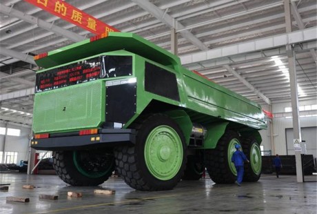 150吨级无人驾驶智能矿山自卸车首台测试