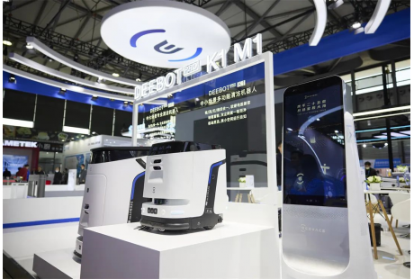 多款无人环卫产品亮相2023CCE上海清洁博览会